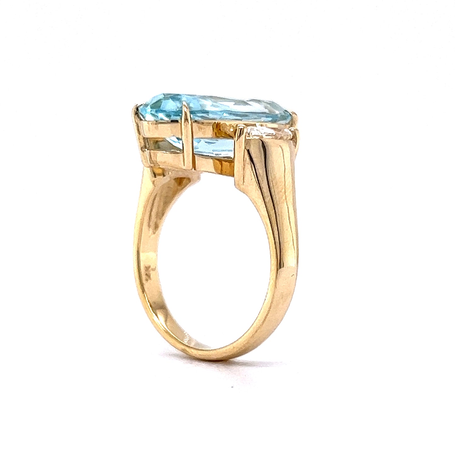 5.50 Oval Aquamarine & Diamond Ring in 14k Yellow Gold