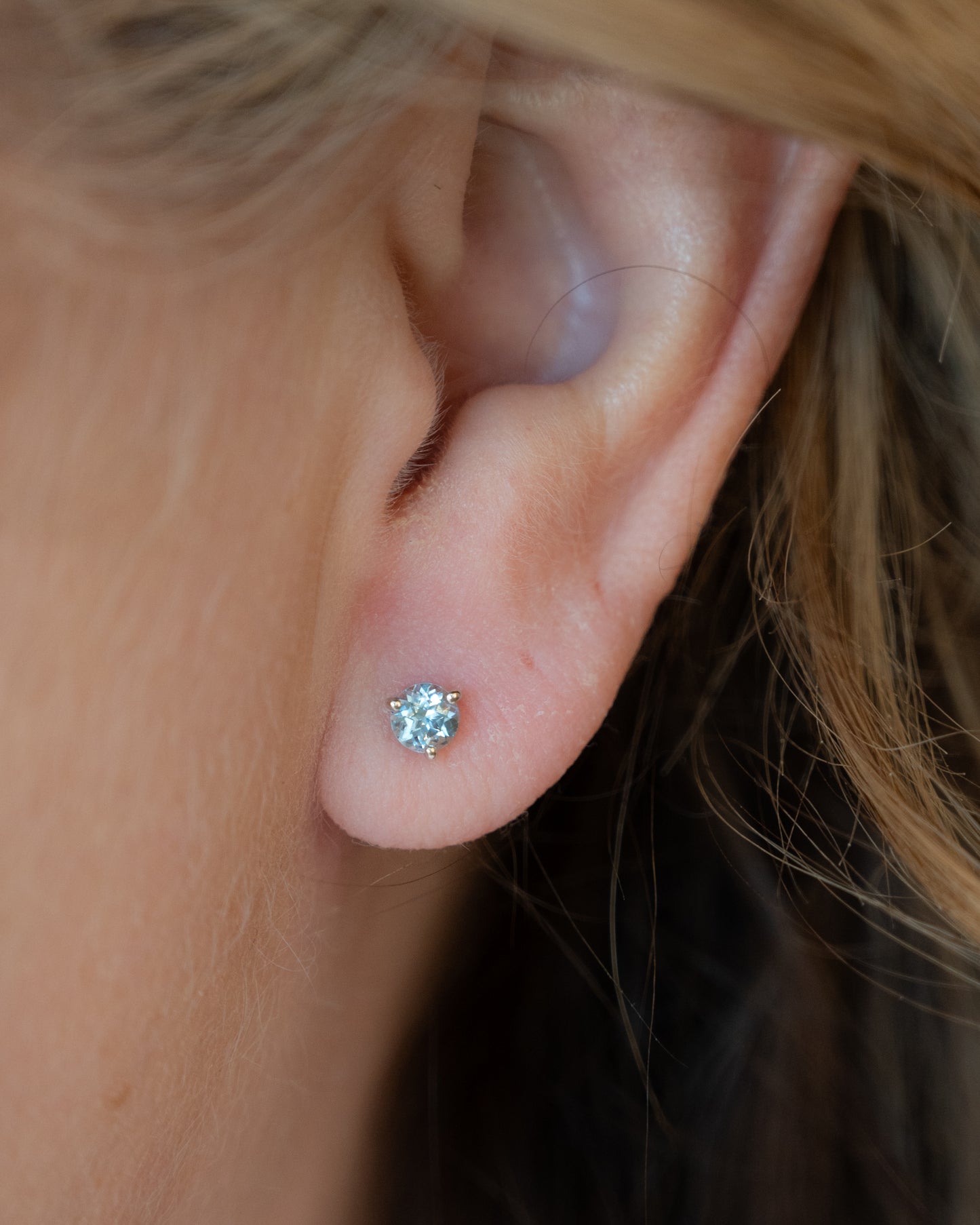 .48 Aquamarine Stud Earrings in 14k White Gold