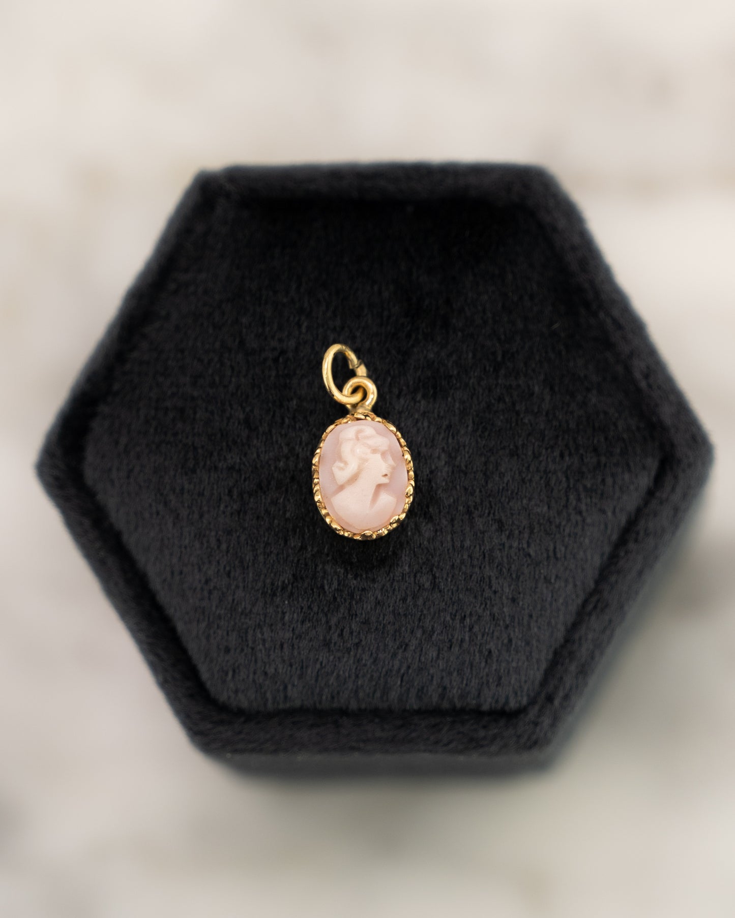 Vintage Mid-Century Shell Cameo 14k Yellow Gold