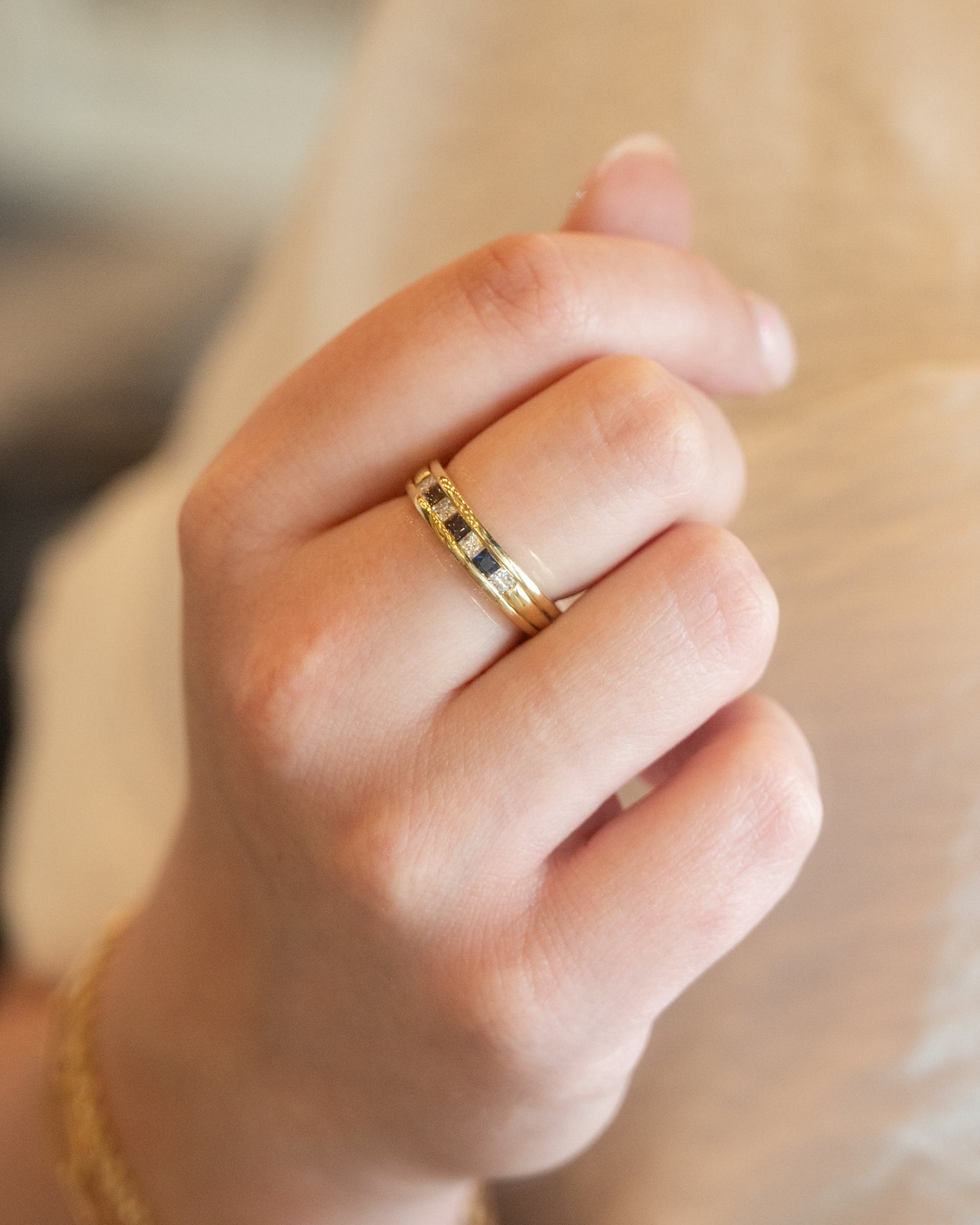 Mens Diamond & Sapphire Wedding Band in 18k