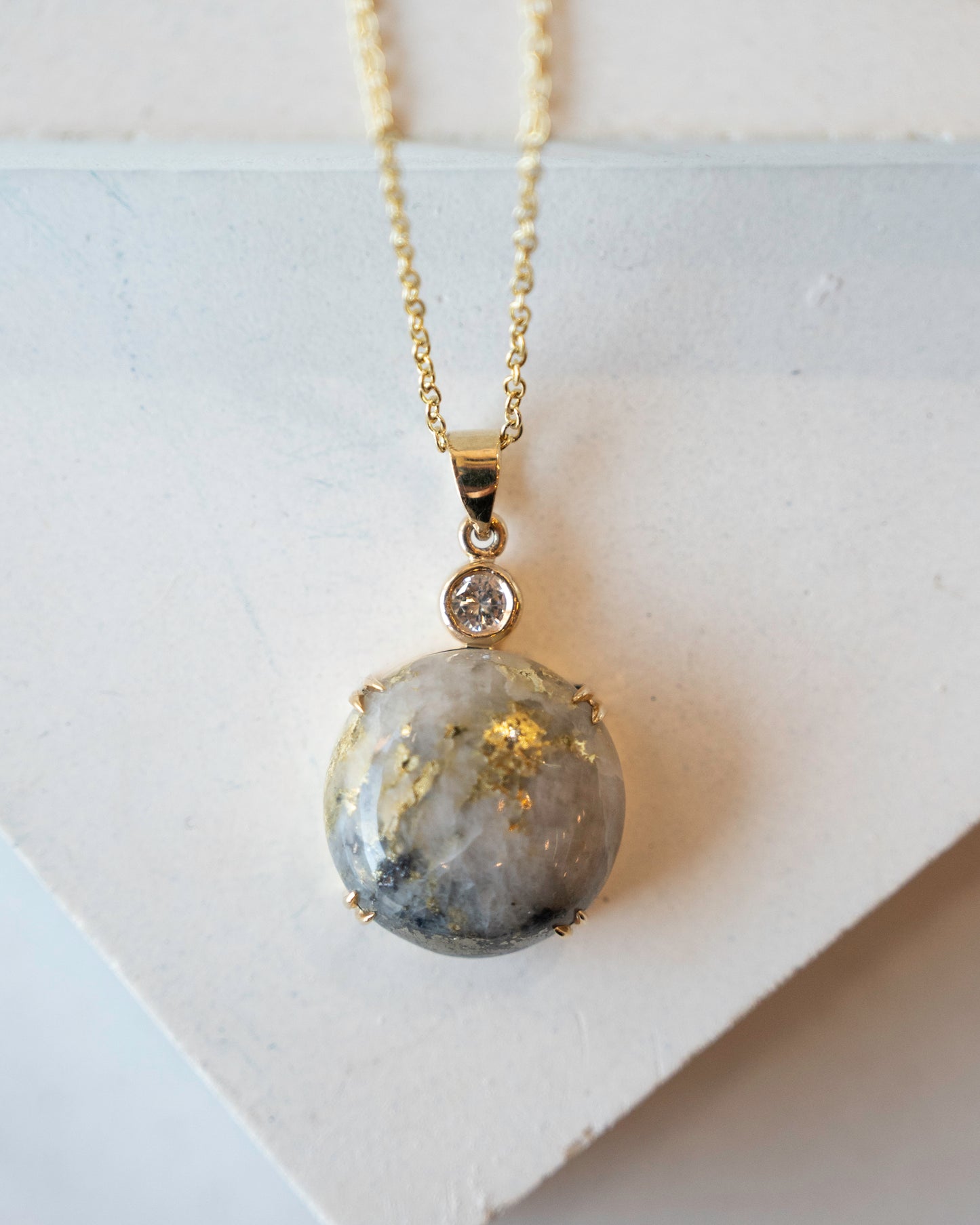 15.00 Cabochon Gold Bearing Quartz Pendant Necklace 14k
