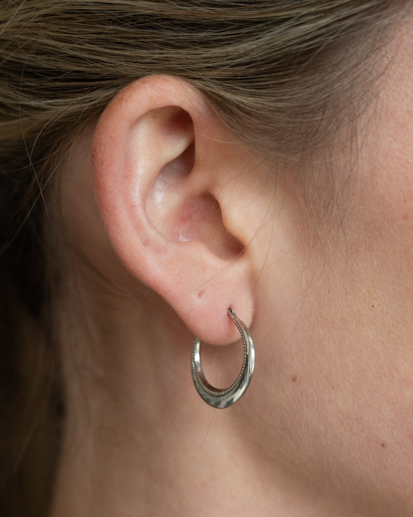 Knife Edge Hoop Earrings 10k White Gold