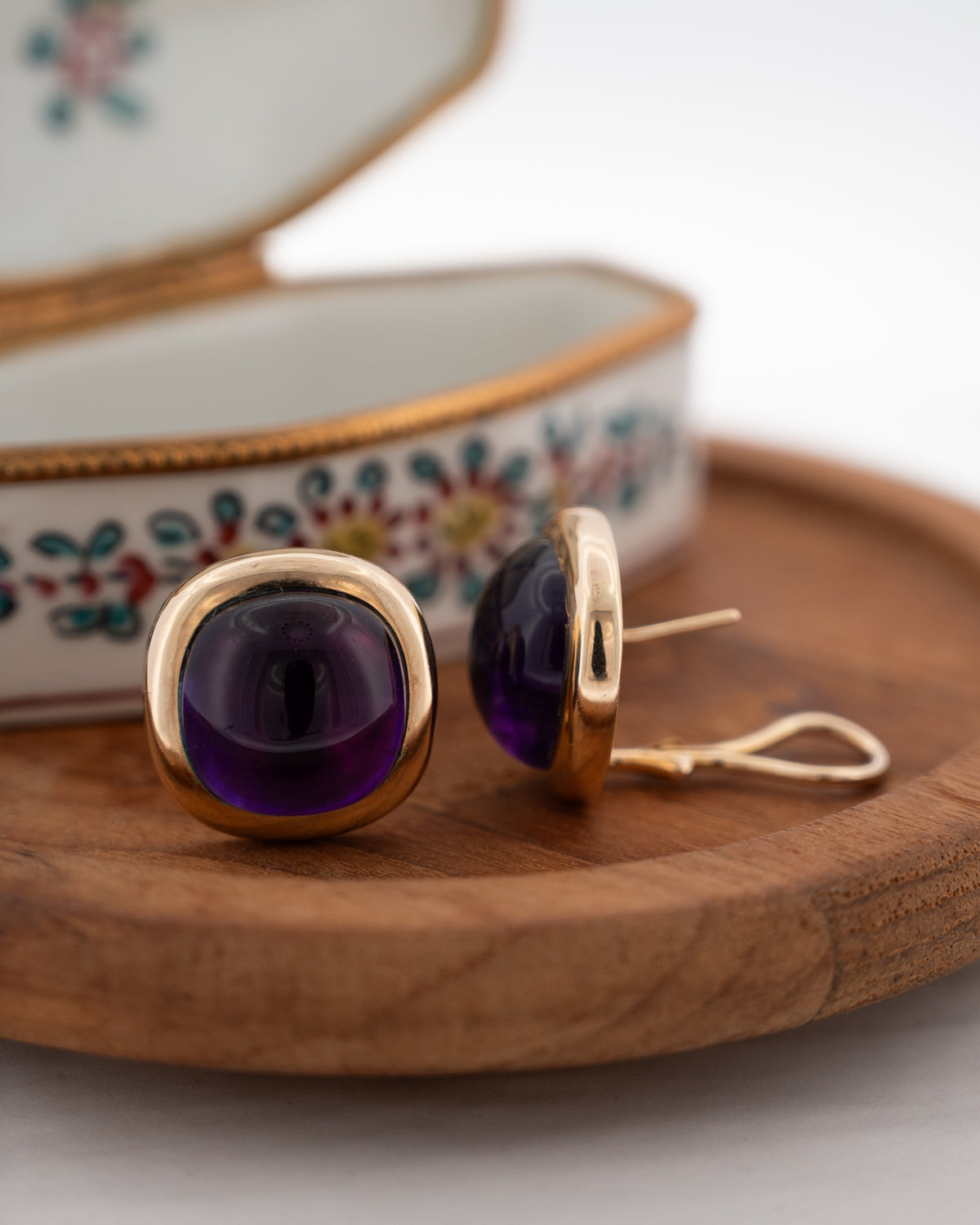 30.00 Amethyst Cabochon Stud Earrings 14K Yellow Gold