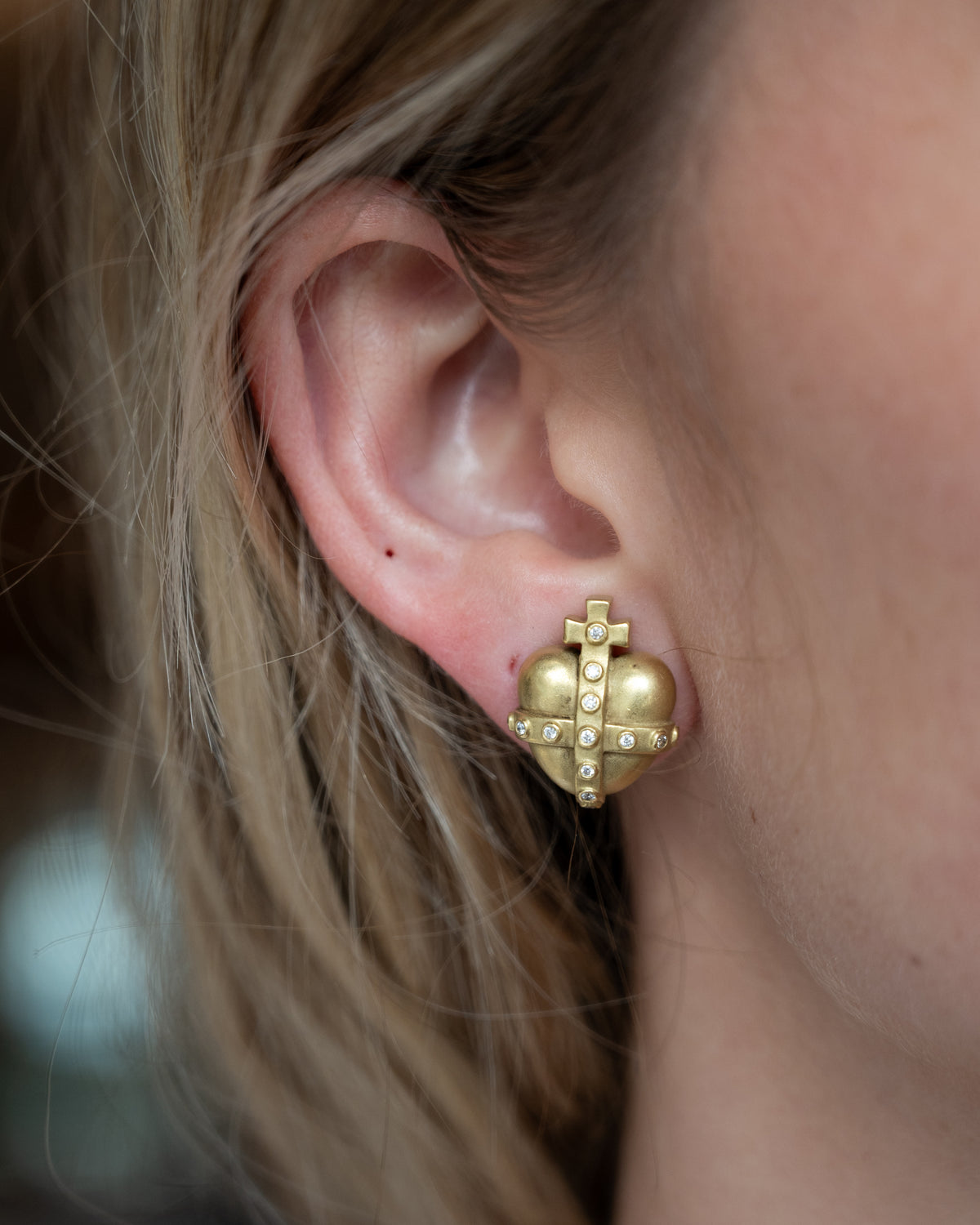 Kieselstein-Cord Heart Cross Diamond Stud Earrings 18k