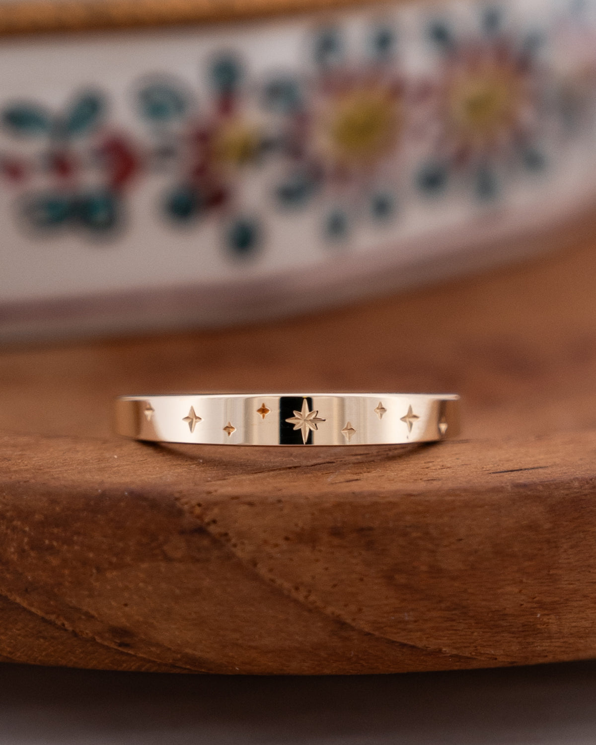 Engraved Star Pattern Wedding Band 14k Yellow Gold