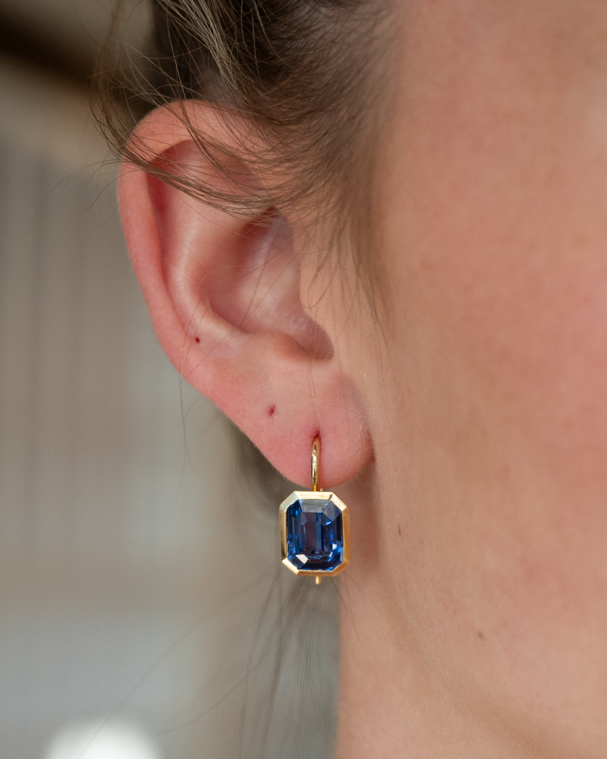 10.26 Emerald Cut Sapphire Drop Earrings 18k