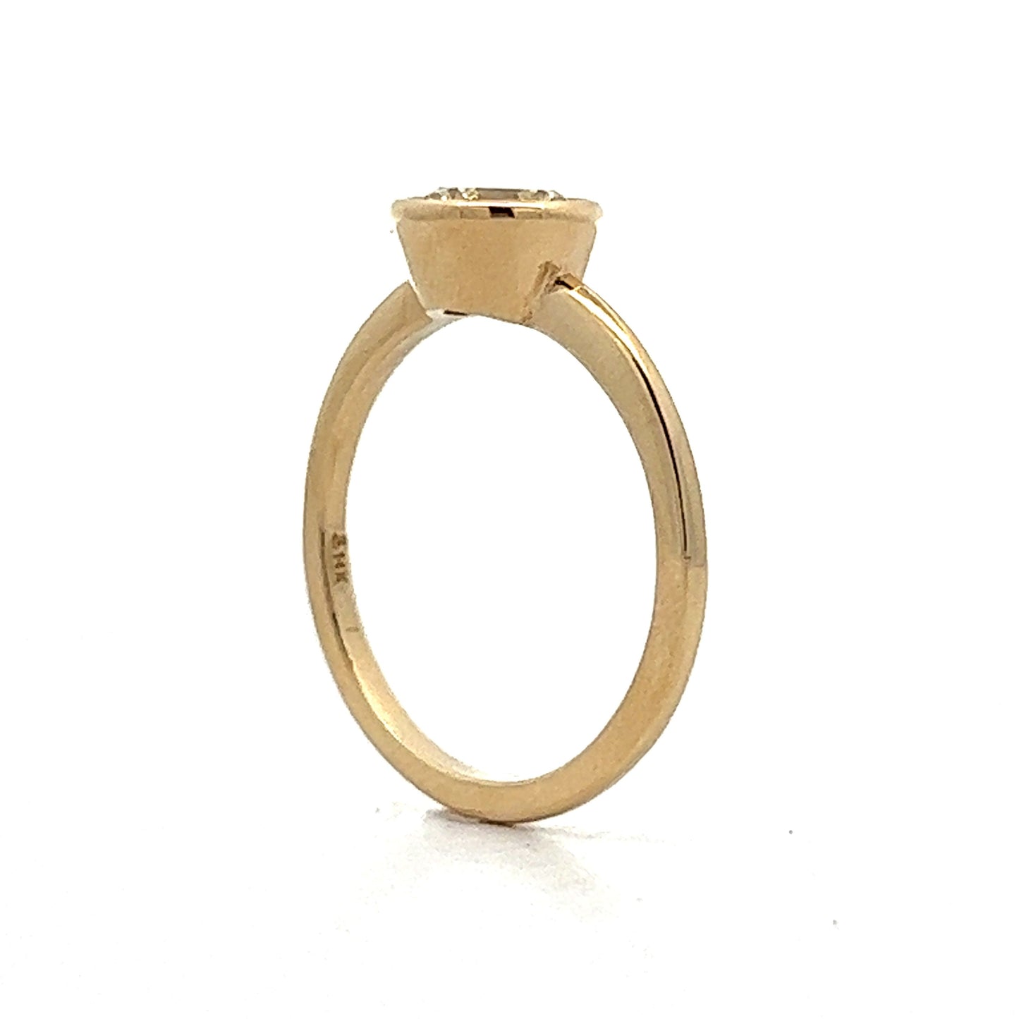 1.02 Round Brilliant Solitaire Engagement Ring in Yellow Gold