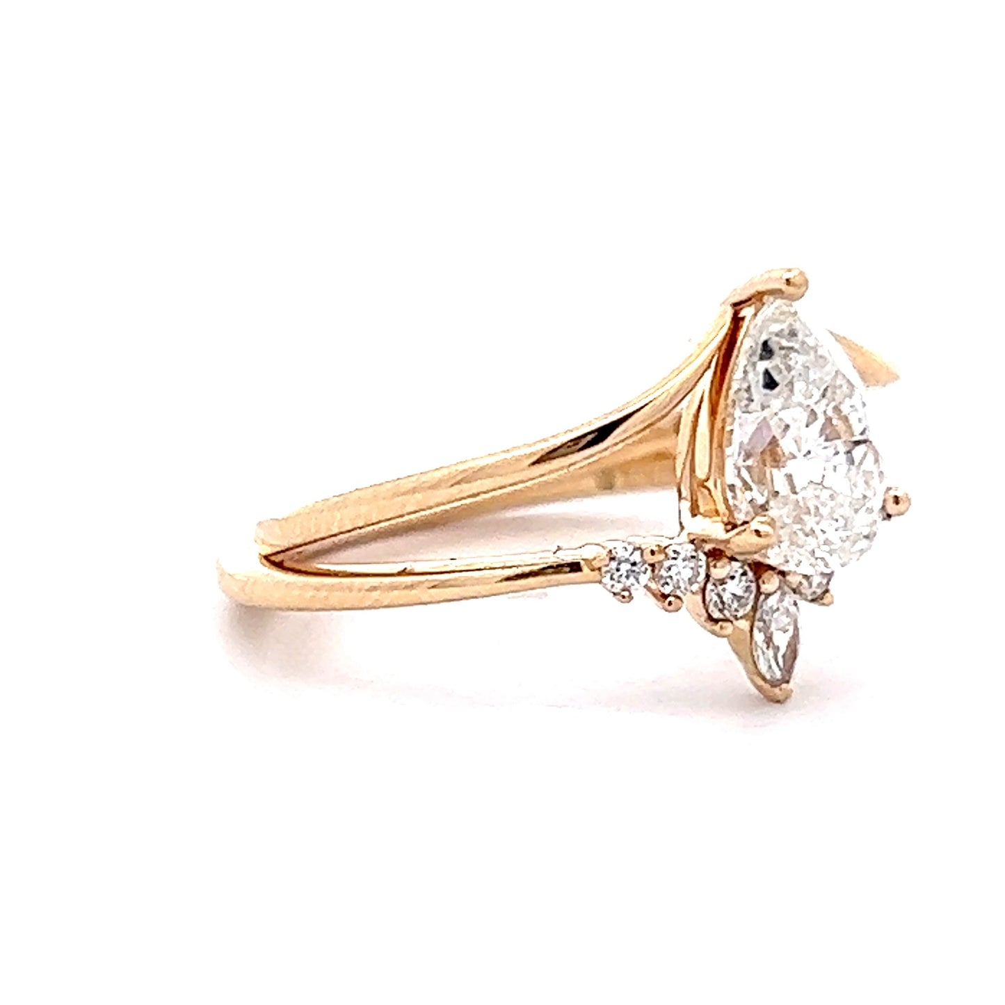 1.05 Pear Cut Diamond Engagement Ring in 14k Yellow Gold