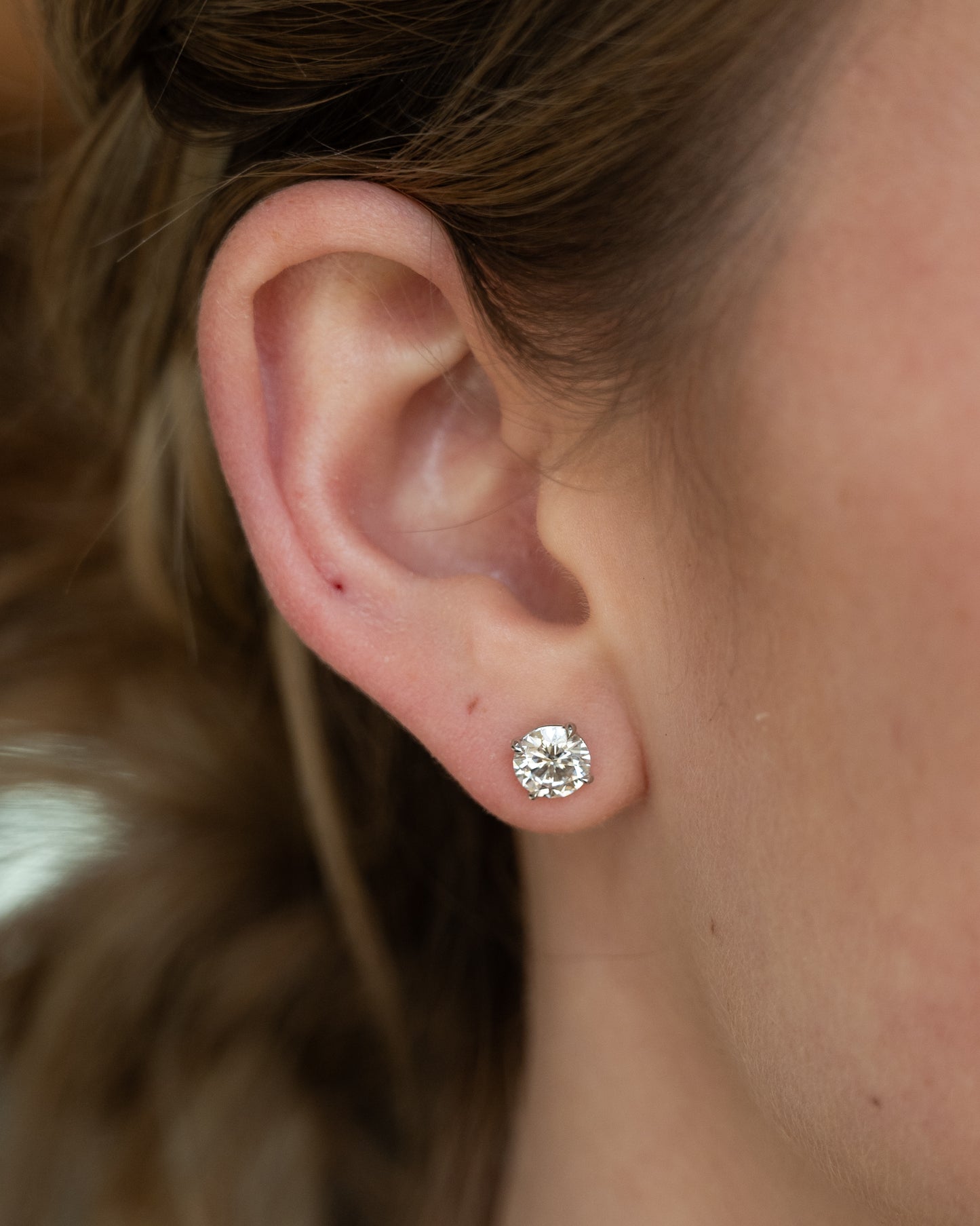 2.00 Diamond Stud Earrings 18k White Gold