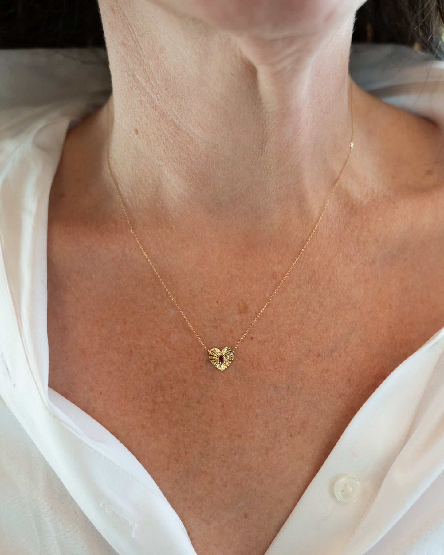 .10 Garnet Fluted Heart Pendant Necklace 14k