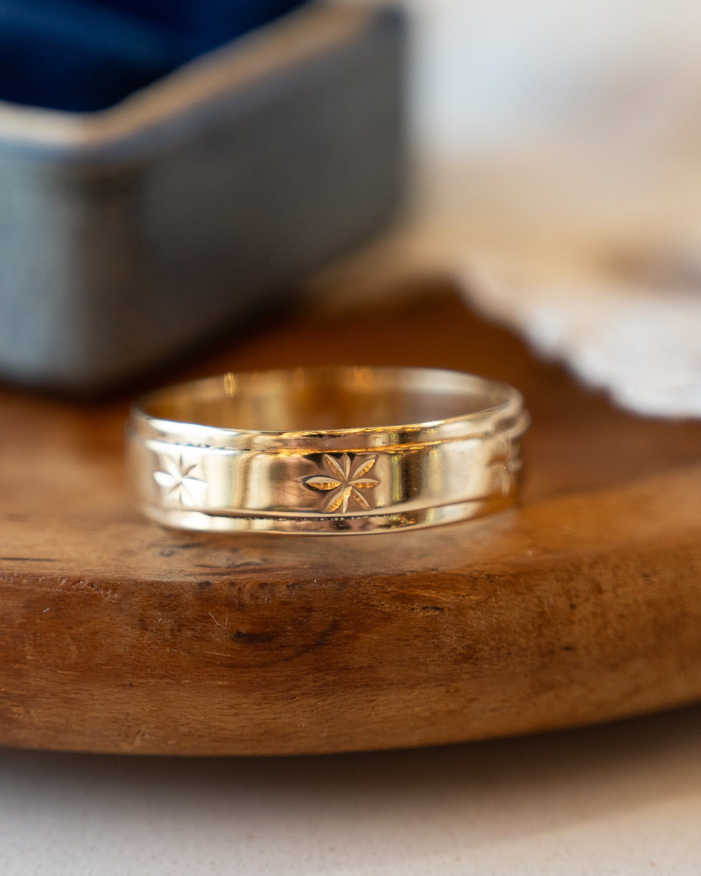 Vintage Mid-Century Engraved Men's Wedding Band 14k