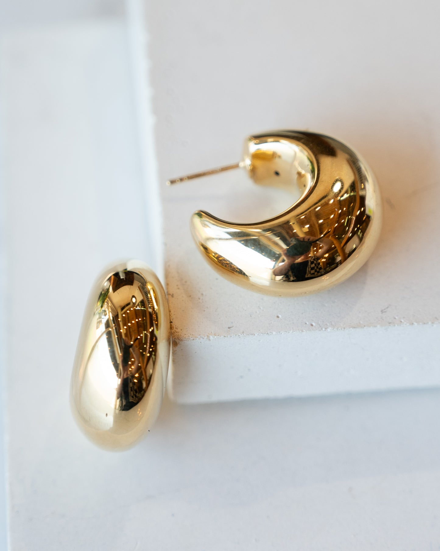 Crescent Moon Puffy Hoop Earrings in 14k Yellow Gold
