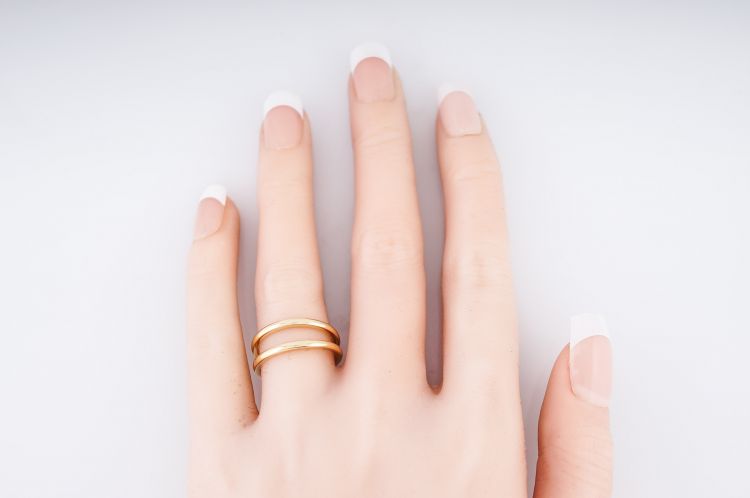 Modern Tiffany & Co Wedding Band in 18k Yellow Gold