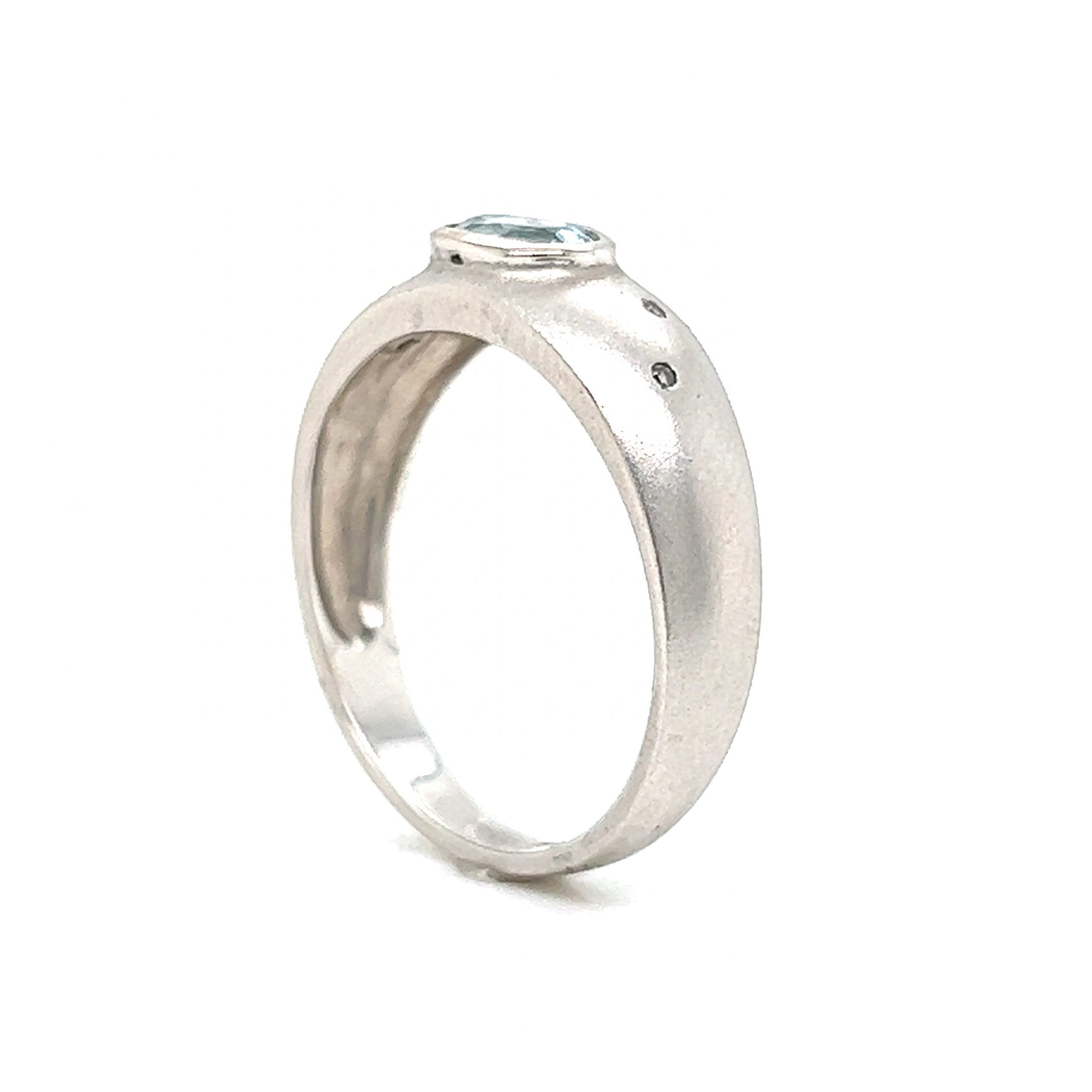 Bezel Set Aquamarine Etoile Ring in 14k White Gold