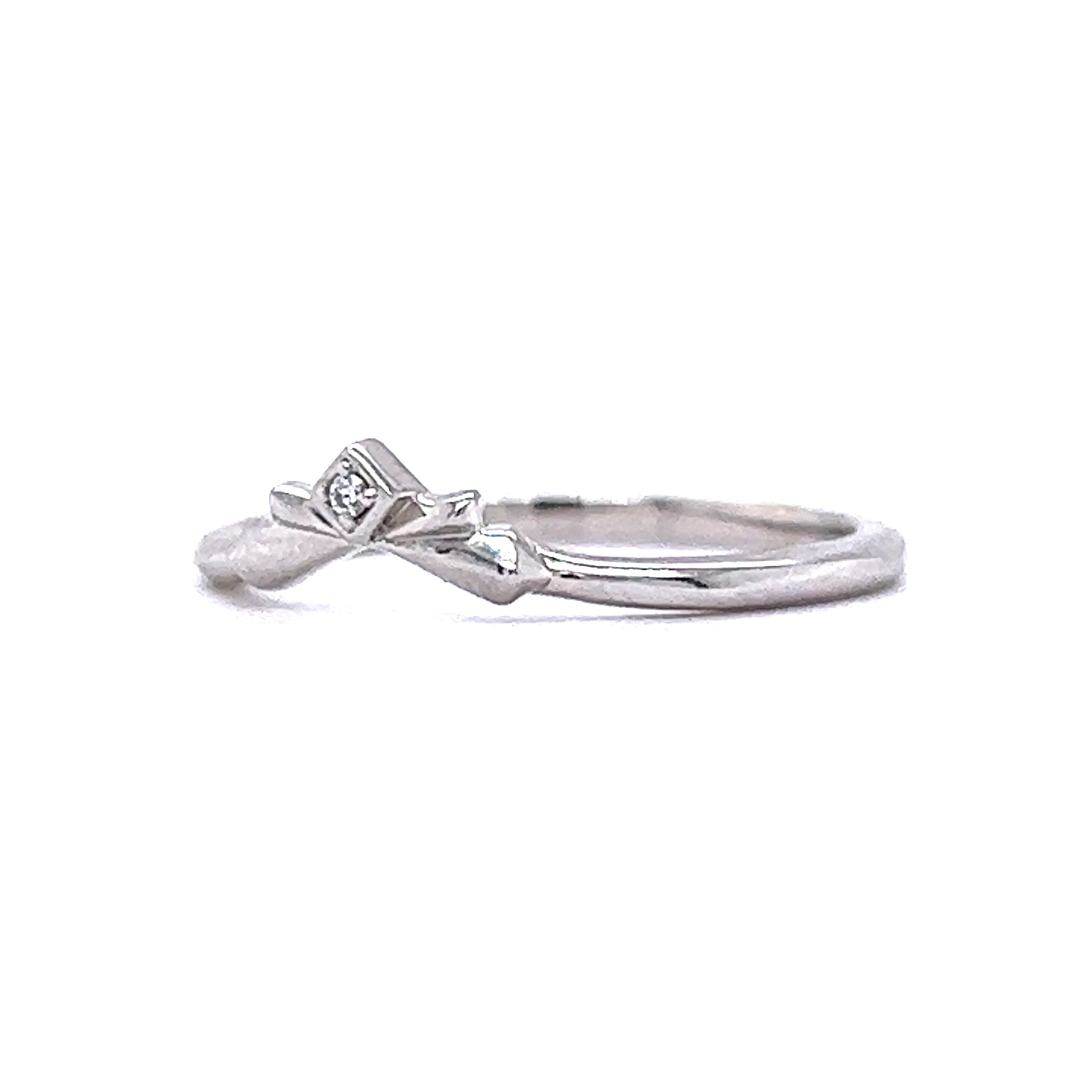 Single Diamond Curved Wedding Band in 14k White Gold