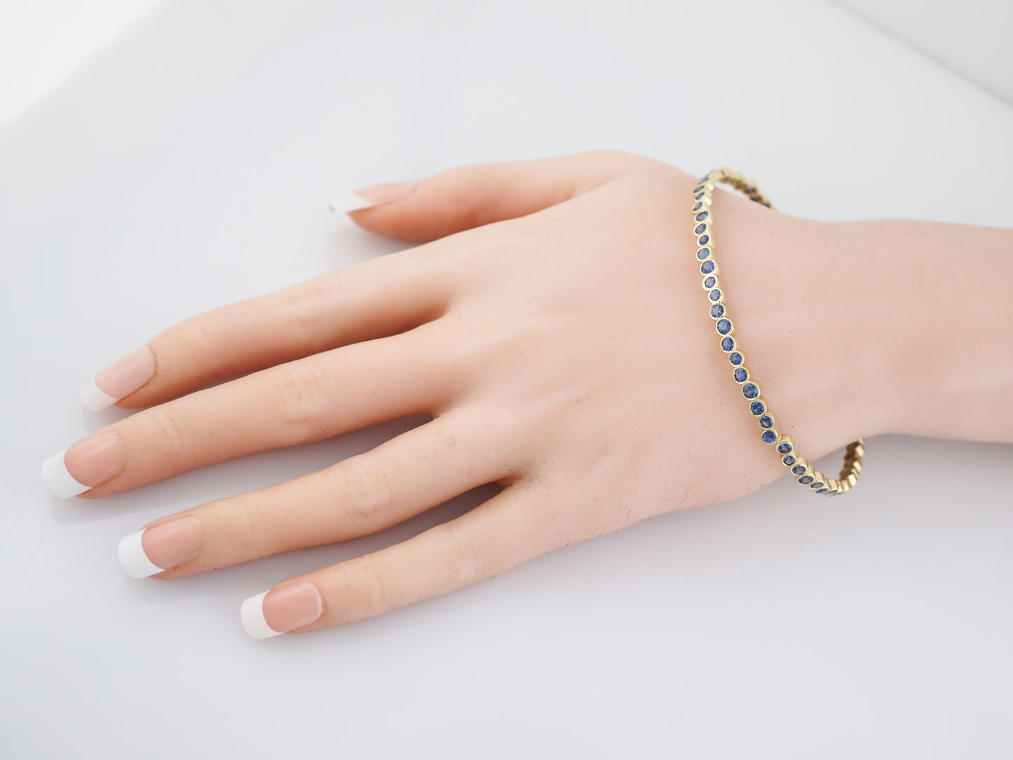 Bracelet Modern 7.17 Round Cut Sapphire in 18K Yellow Gold