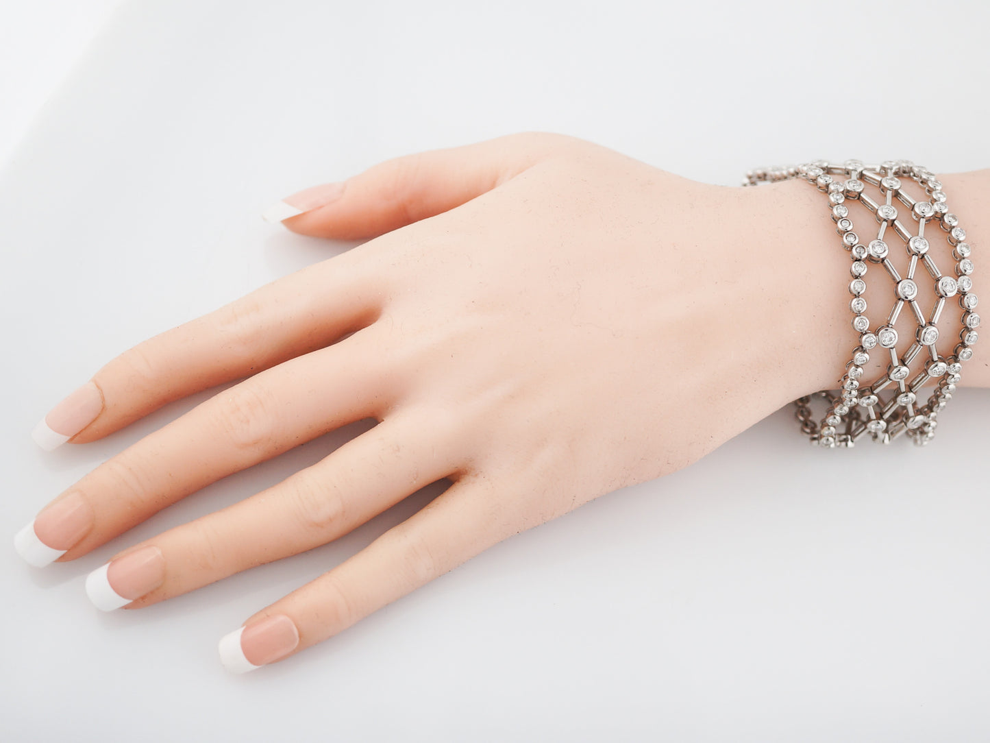 Bracelet Modern 8.19 Round Brilliant Cut Diamonds in 18K White Gold