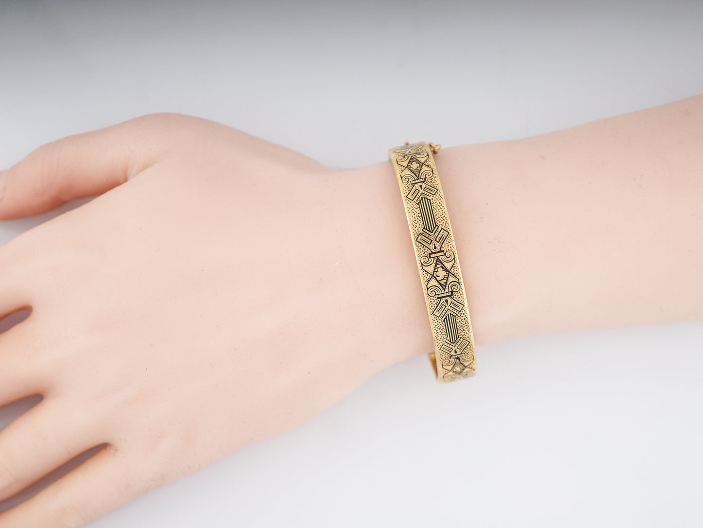 Antique Bracelet Victorian Engraved Enamel in 14k Yellow Gold