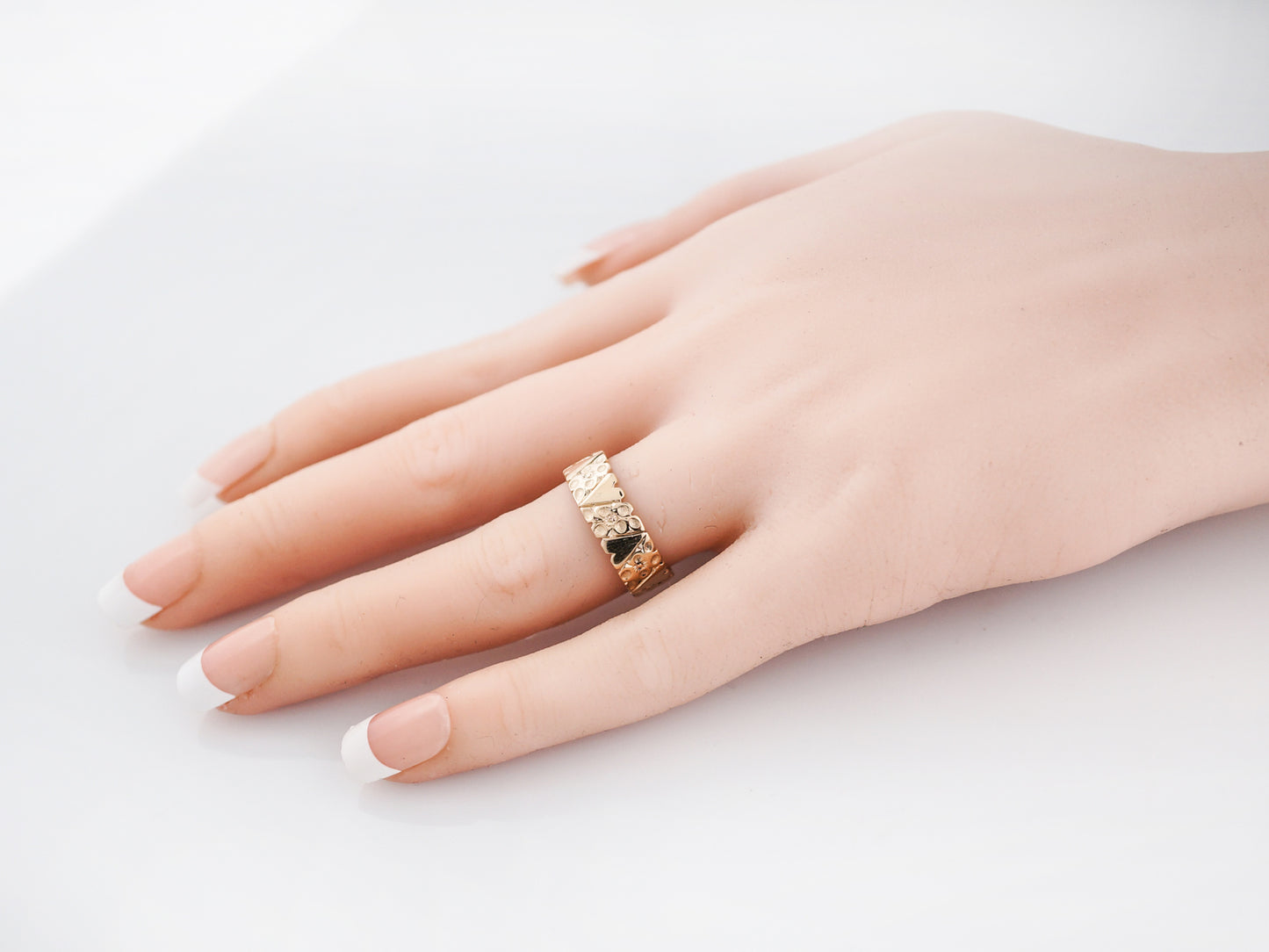 Antique Wedding Band Late Art Deco Orange Blossom in 14k Yellow Gold