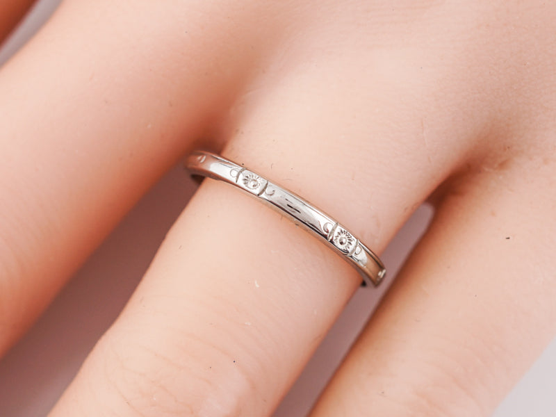 Antique Wedding Band Art Deco Orange Blossom in 18k White Gold