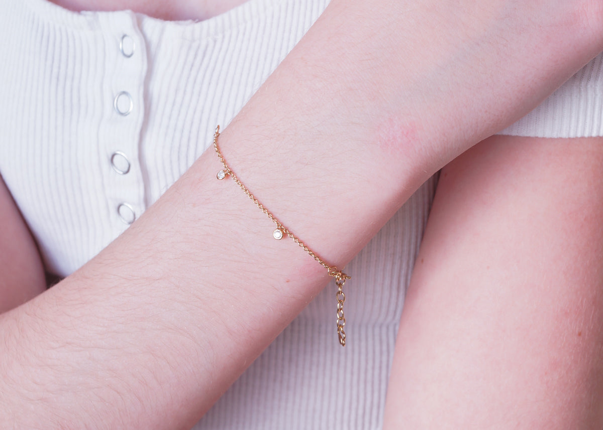 Dangly Bezel Diamond Bracelet in 18k Yellow Gold