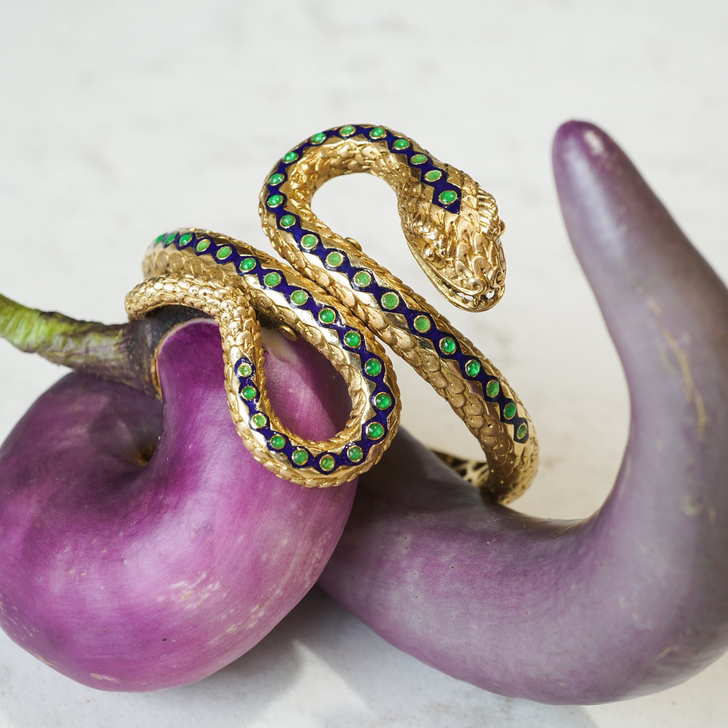 Mid-Century Emerald Snake Bracelet in 18k Yellow Gold