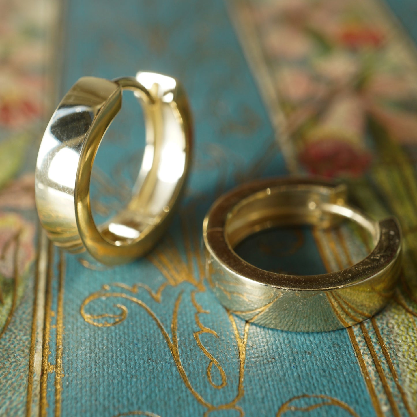Classic Hoop Earrings in 14k Yellow Gold