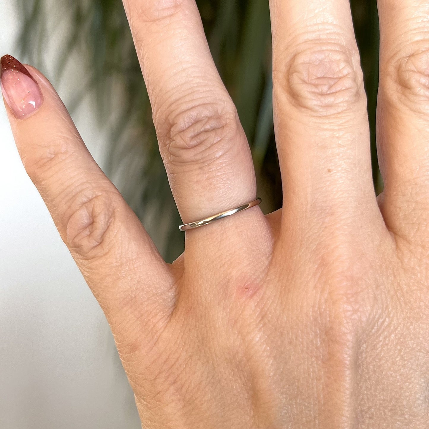 Retro Thin Classic Wedding Band in Platinum