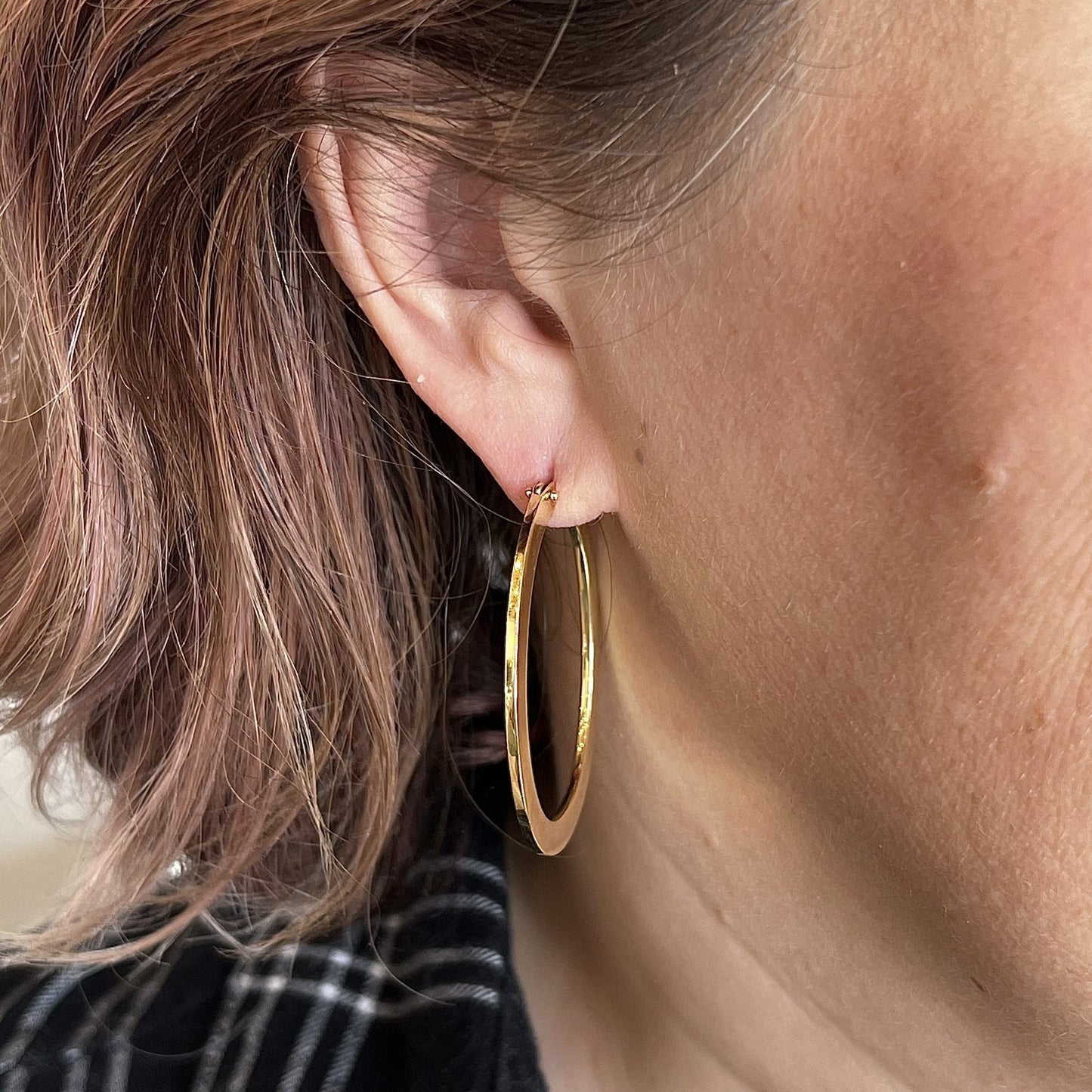 Flat Oval Hoop Earrings in 18k Yellow Gold