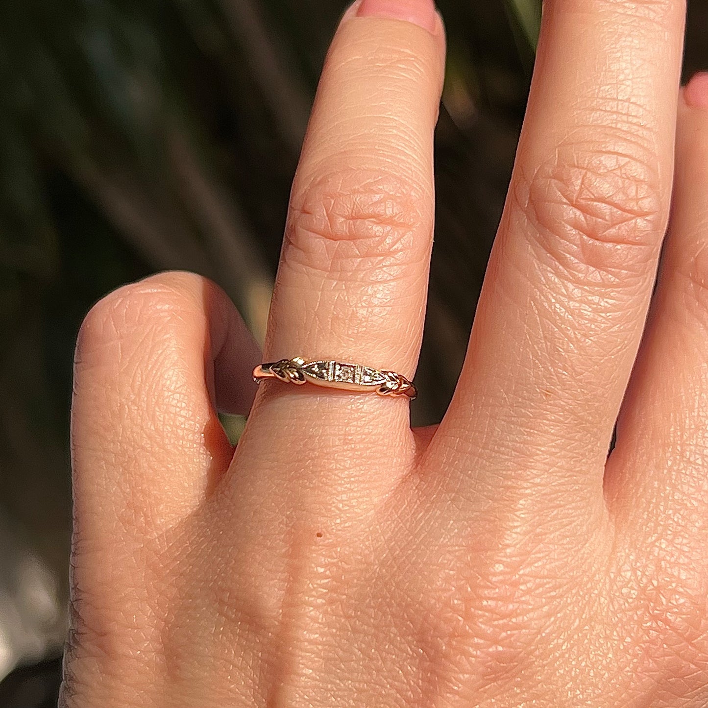 Retro Single Diamond Two-Toned Wedding Band in 14k & 18k