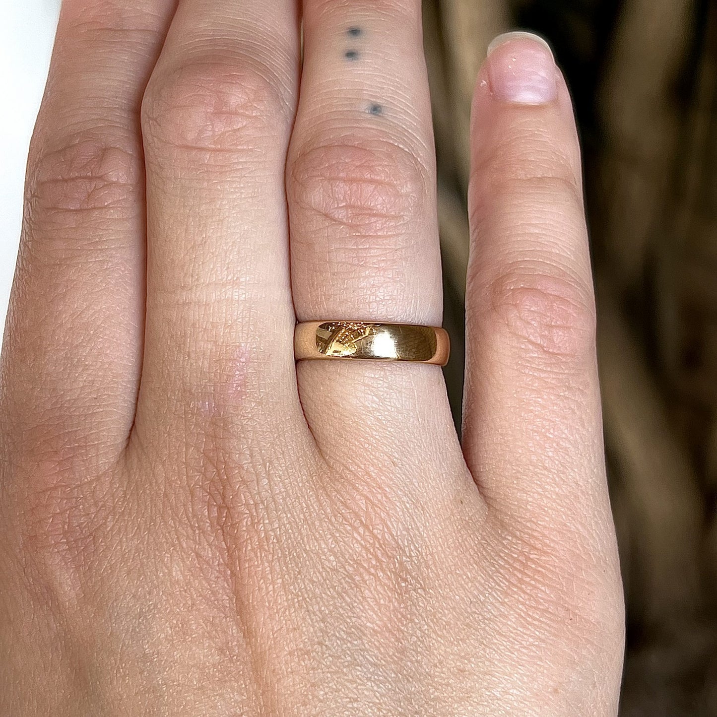 Retro Rounded Flat Edge Wedding Band in 14k Gold