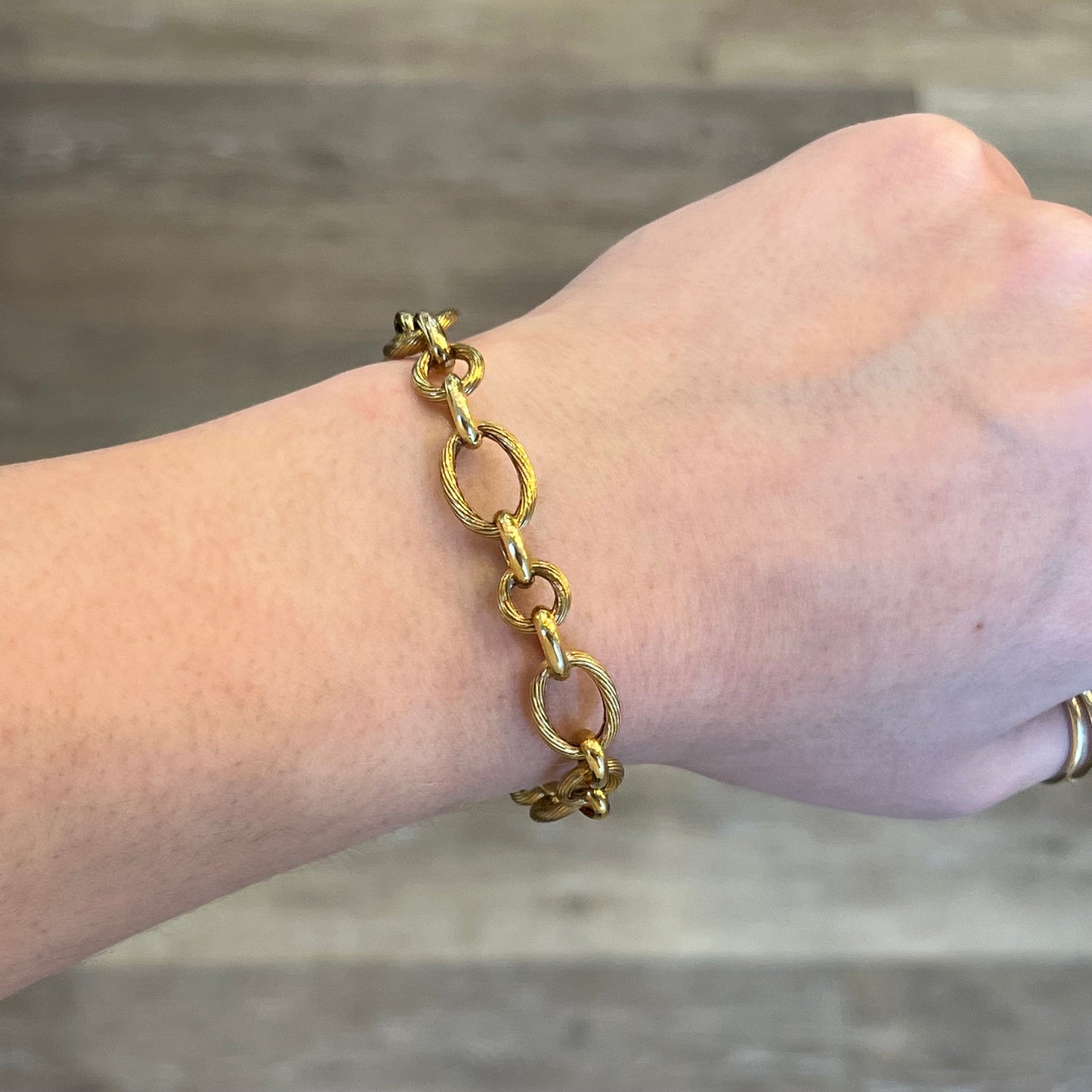 Textured Oval & Round Link Bracelet in 14k Yellow Gold