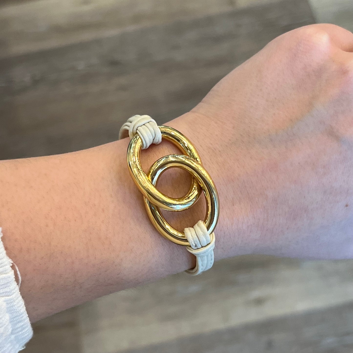 Love Knot White Leather Bracelet in 18k Yellow Gold