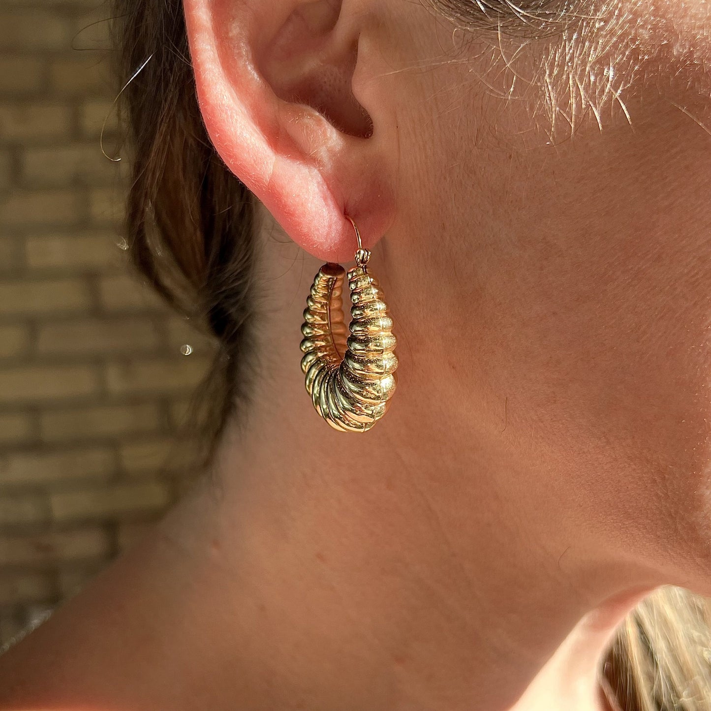 Lightweight Scalloped Hoop Earrings in 14k Yellow Gold