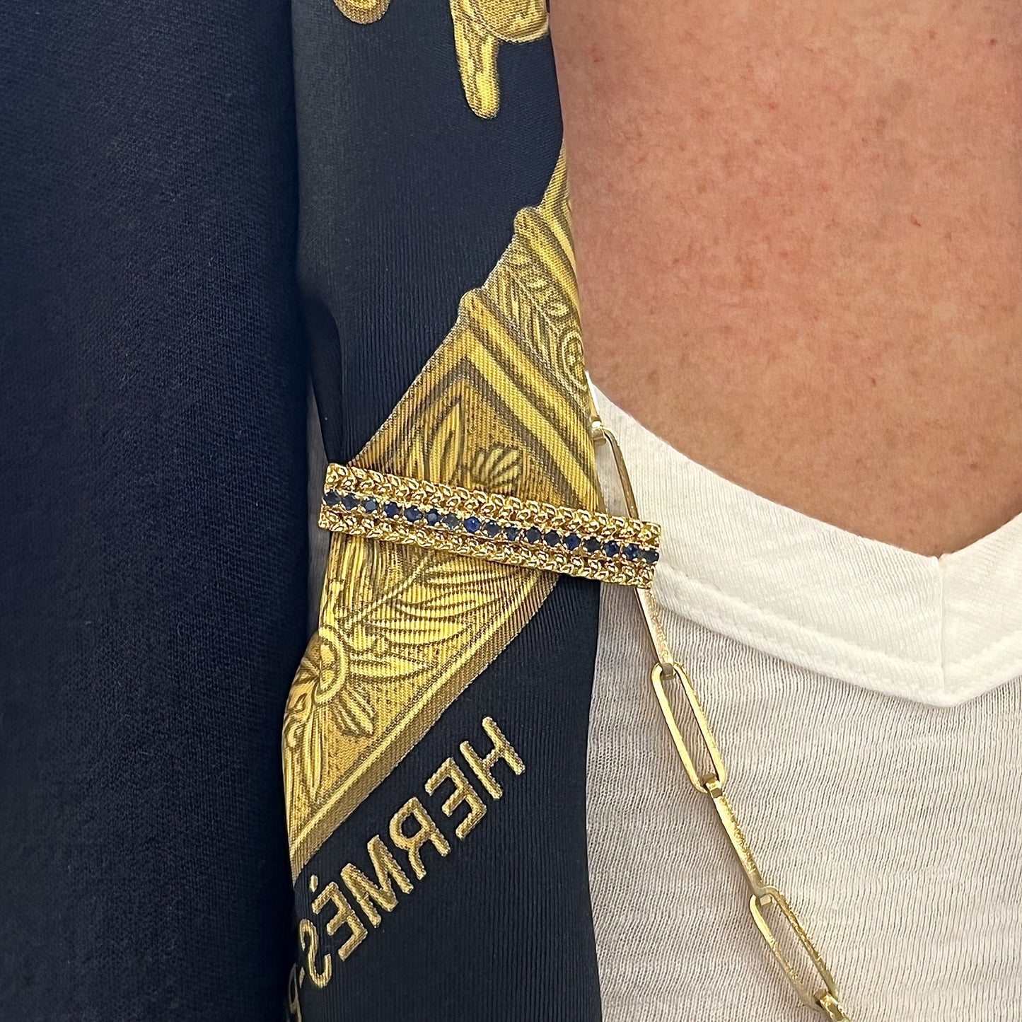 Van Cleef & Arpels Sapphire Tie Bar Money Clip in 18k Gold