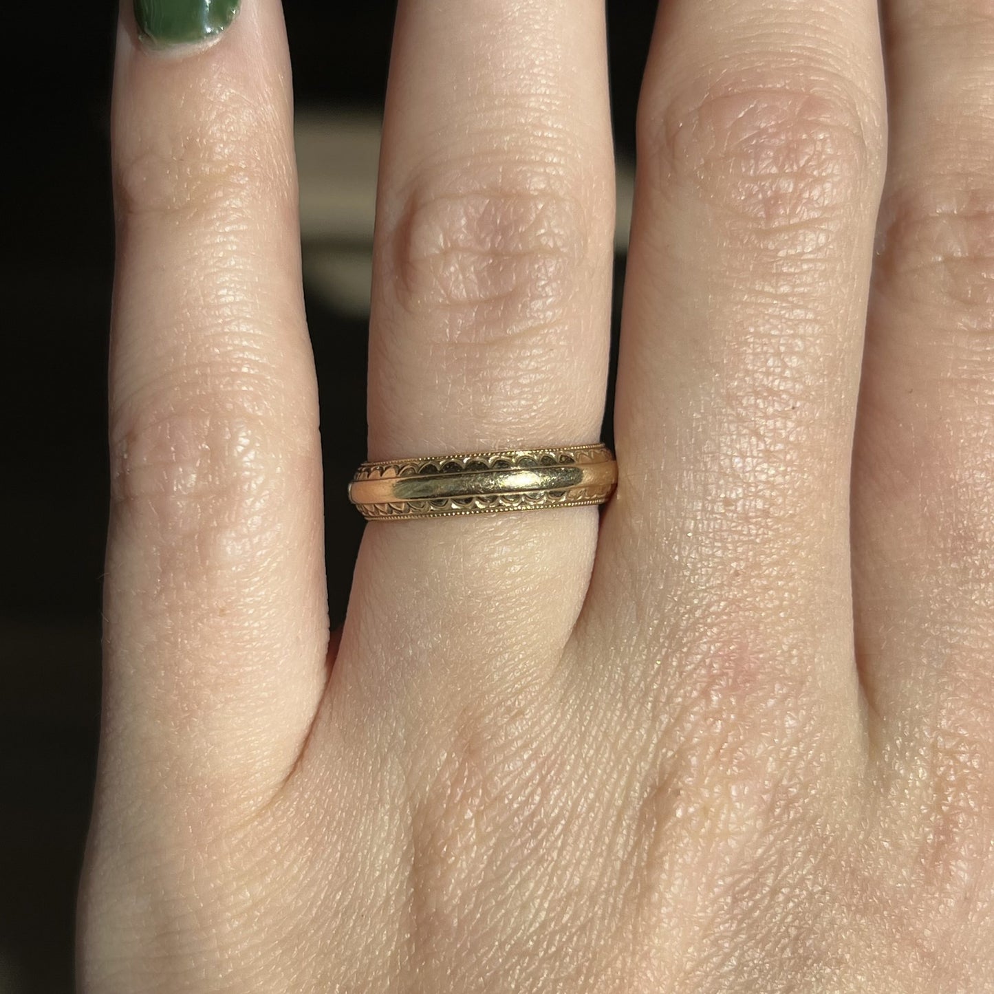 Men's Mid-Century Scalloped Wedding Band in 14k Yellow Gold