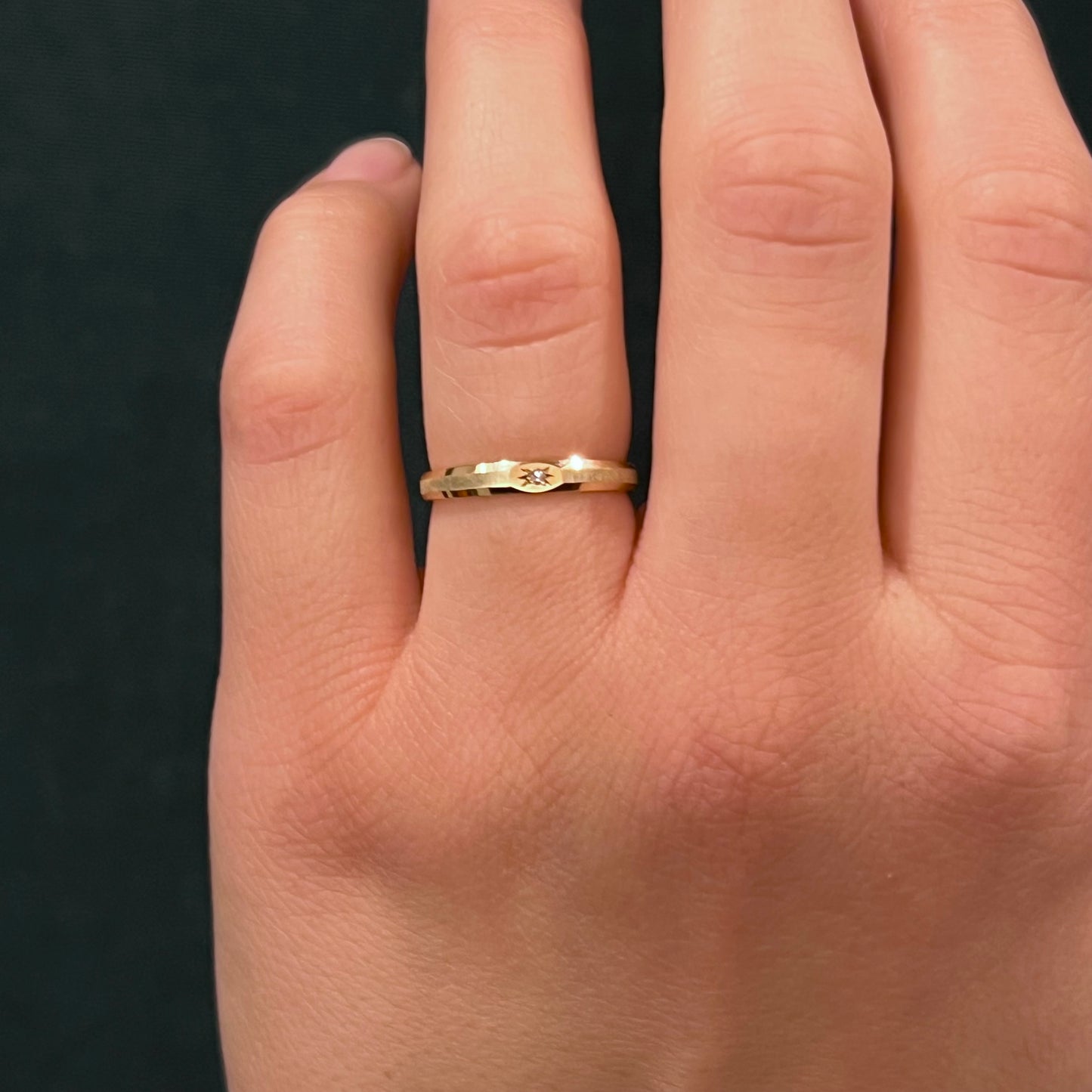 Mid-Century Single Diamond Wedding Band in 14k Yellow Gold