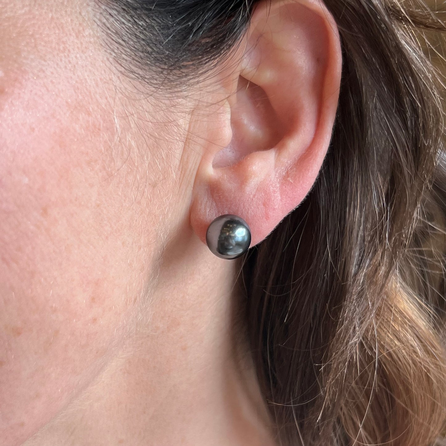 Tahitian Pearl Stud Earrings in 14k Yellow Gold