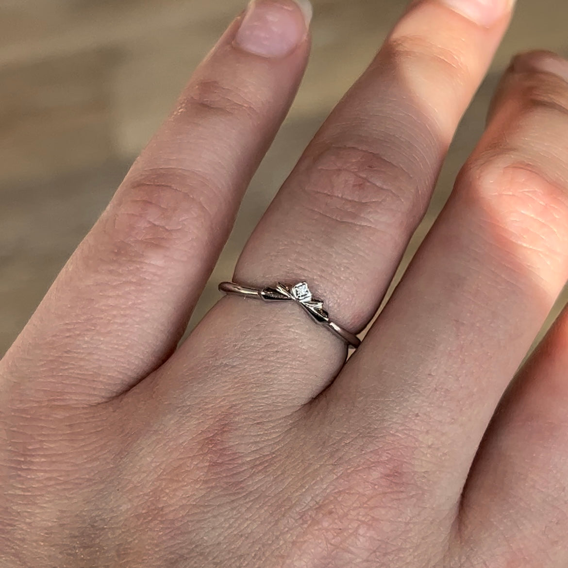 Single Diamond Curved Wedding Band in 14k White Gold