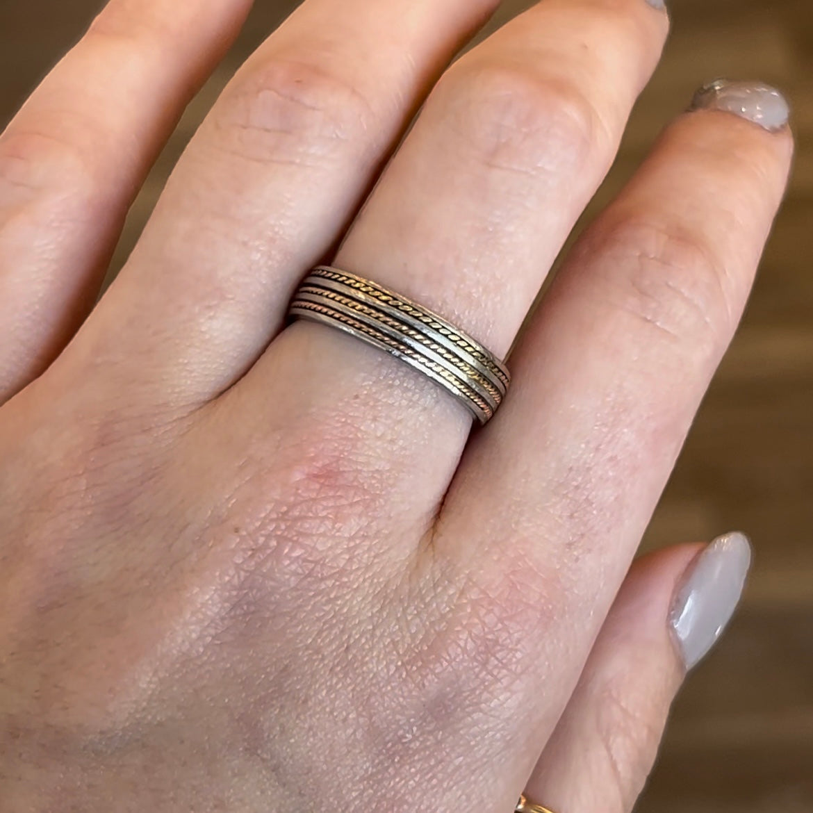 Men's Rope Textured Gold Inlay Wedding Band in Platinum & 14k