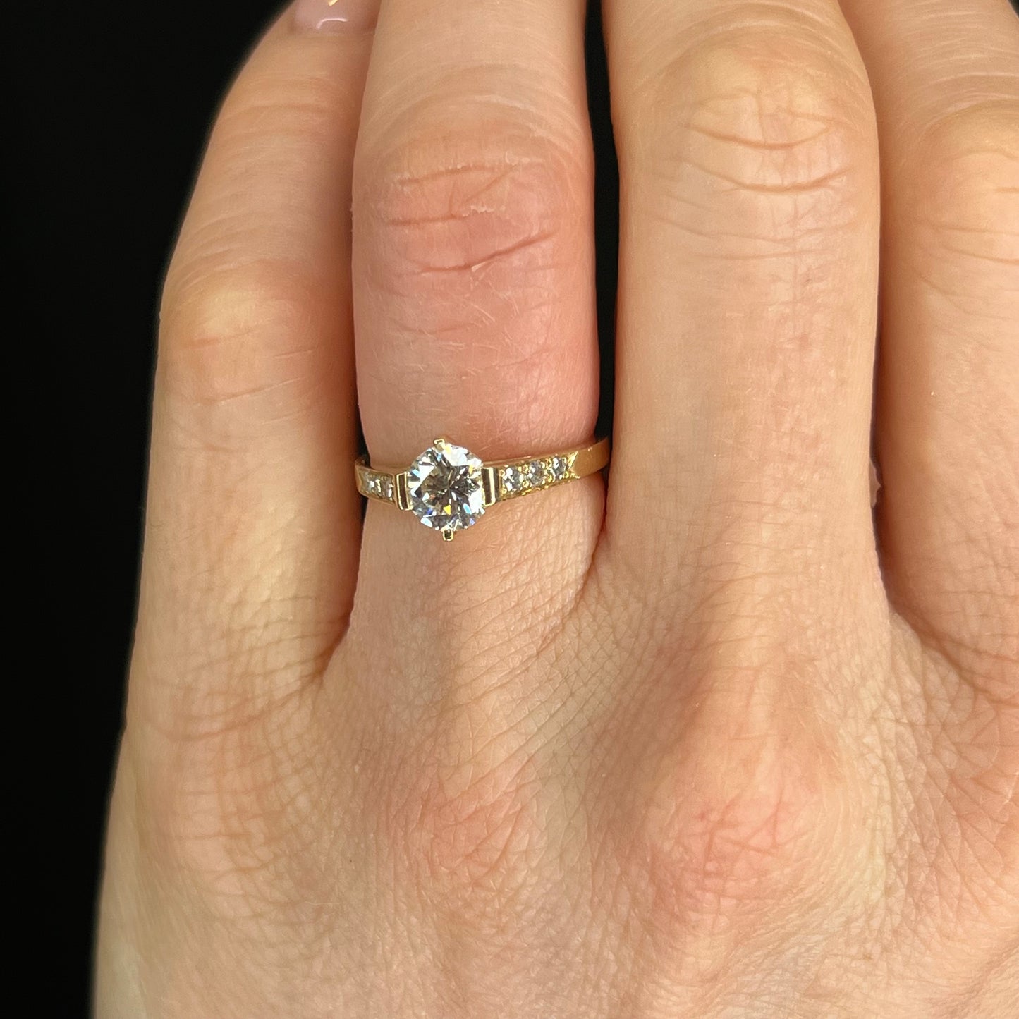 1.01 Round Brilliant Diamond Engagement Ring in 14K Yellow Gold