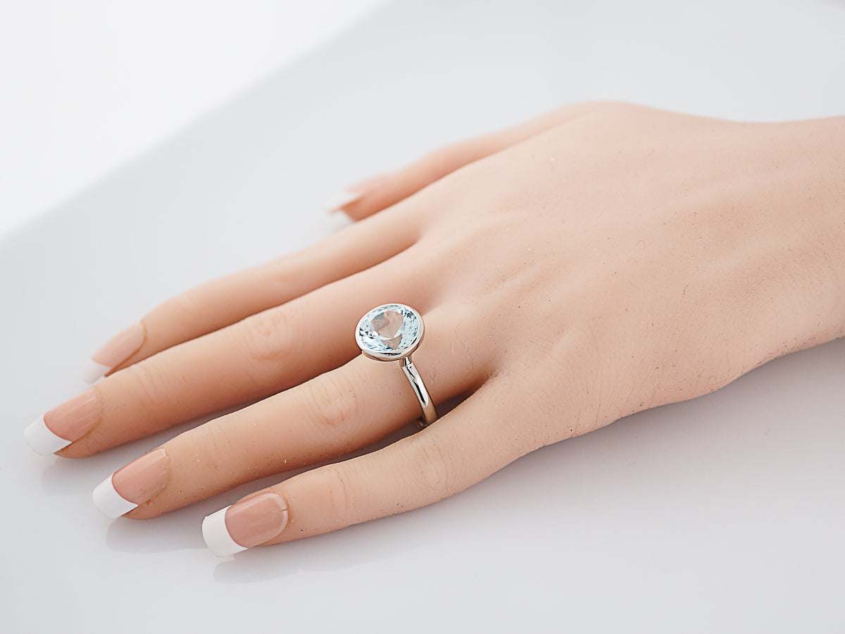 Modern 4.45 Round Brilliant Cut Aquamarine Ring in Platinum