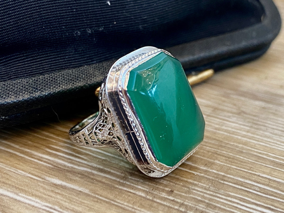 Vintage Art Deco Cabochon Cut Chrysoprase Ring in 10k White Gold