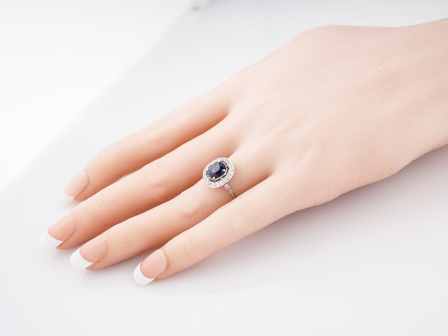 Vintage Engagement Ring Mid-Century 1.70 Oval Cut Sapphire in Platinum