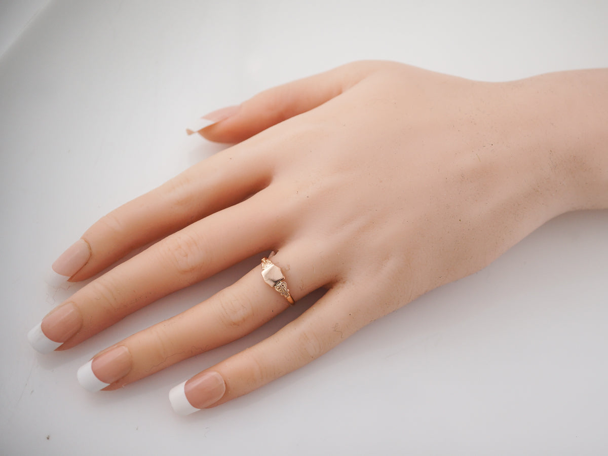 Vintage Signet Right Hand Ring Retro in 18k Rose Gold