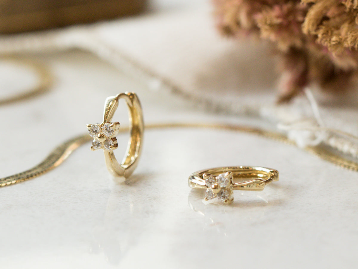 Cluster Earrings w/ Round Brilliant Diamonds in Yellow Gold