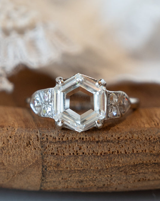 What Defines Art Deco Jewelry? Era Guide
