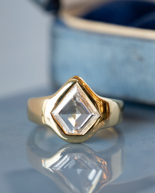 Diamond Shape Guide: Round, Oval, Cushion & More