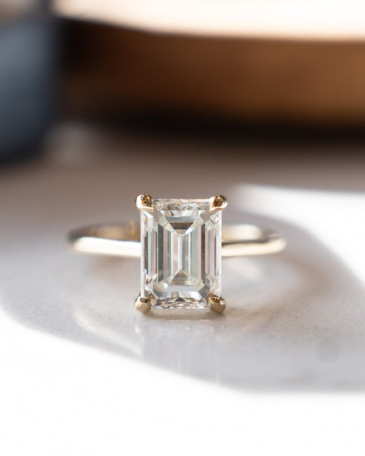 Diamond Carat Guide: Size vs. Quality