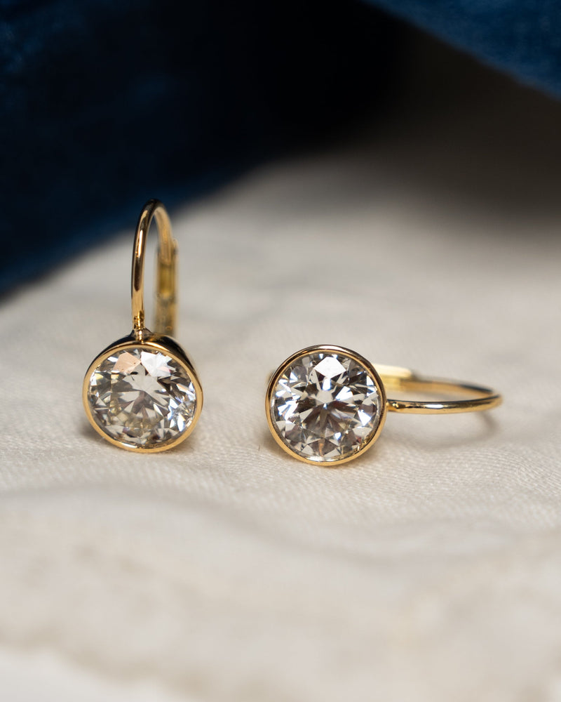 April Birthstone Diamond: History, Craft & Color